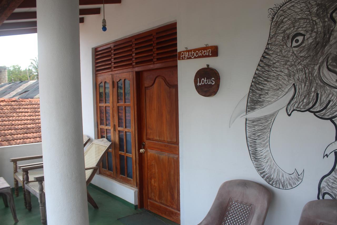 Julie Guest House Tangalle Exteriör bild