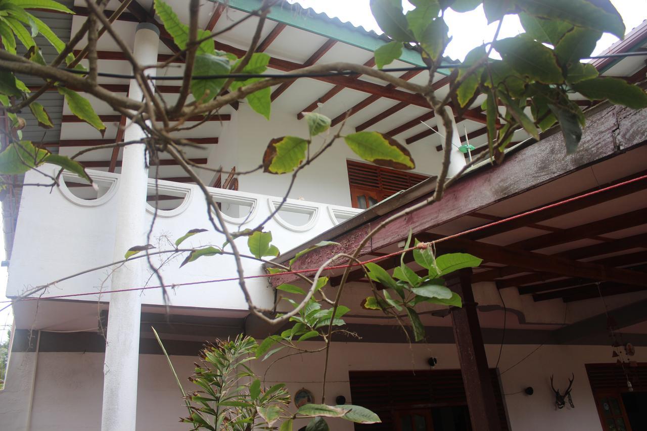 Julie Guest House Tangalle Exteriör bild