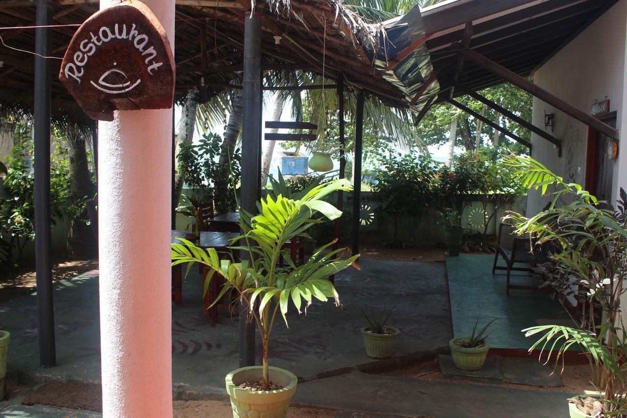 Julie Guest House Tangalle Exteriör bild