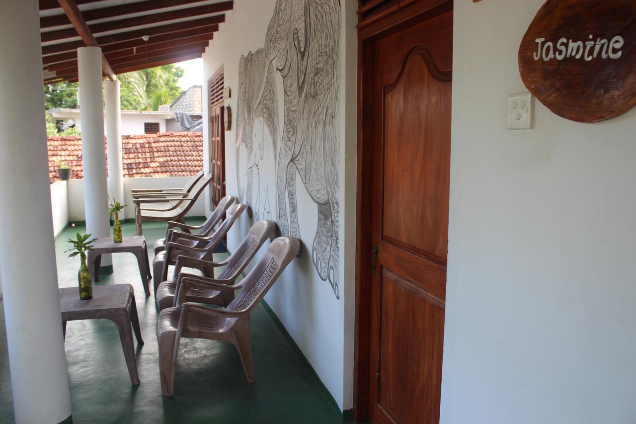 Julie Guest House Tangalle Exteriör bild