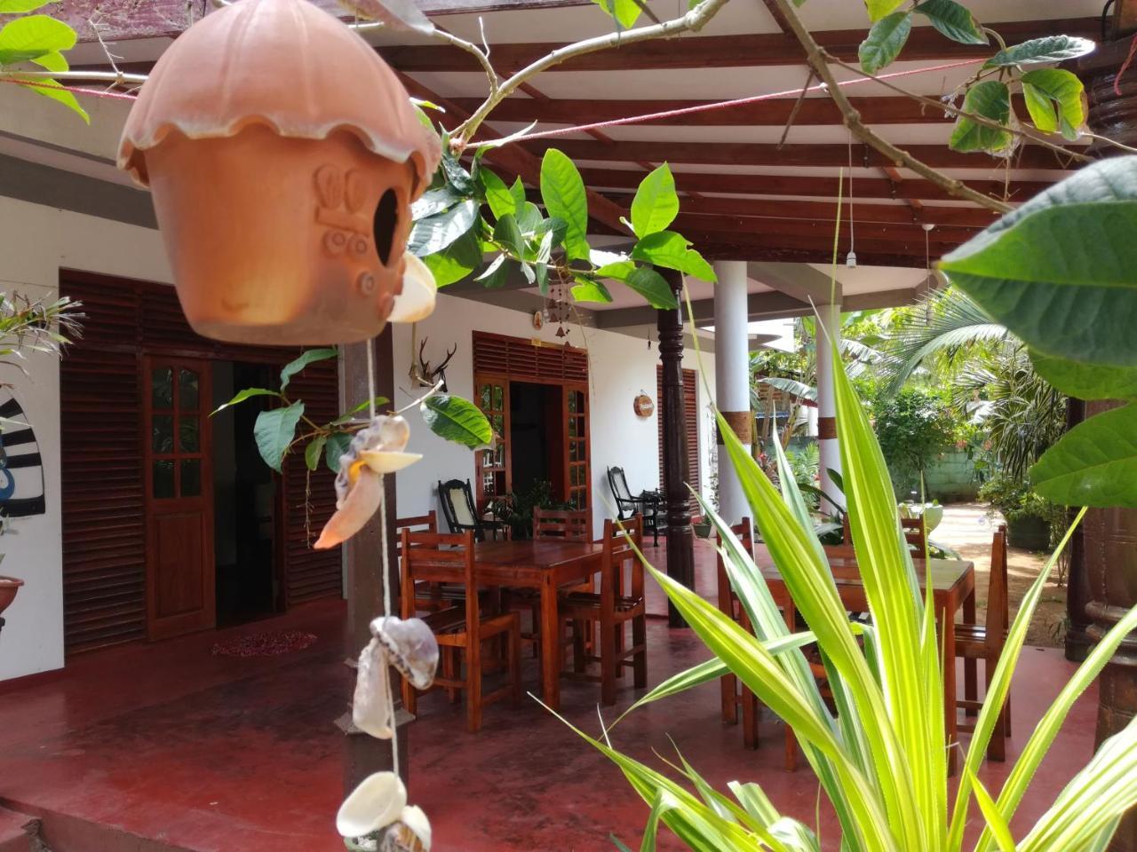 Julie Guest House Tangalle Exteriör bild