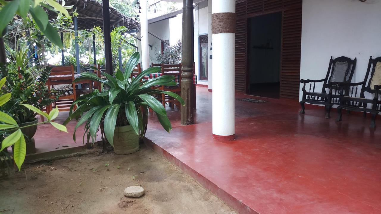 Julie Guest House Tangalle Exteriör bild