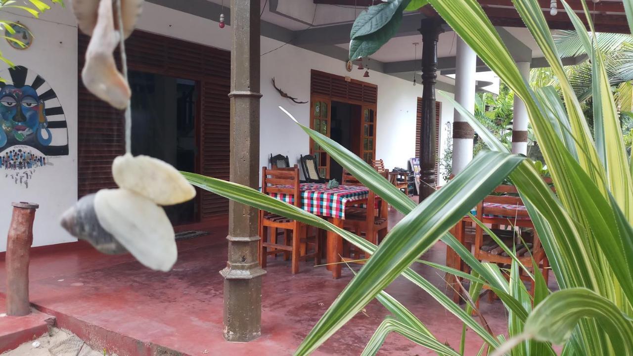 Julie Guest House Tangalle Exteriör bild