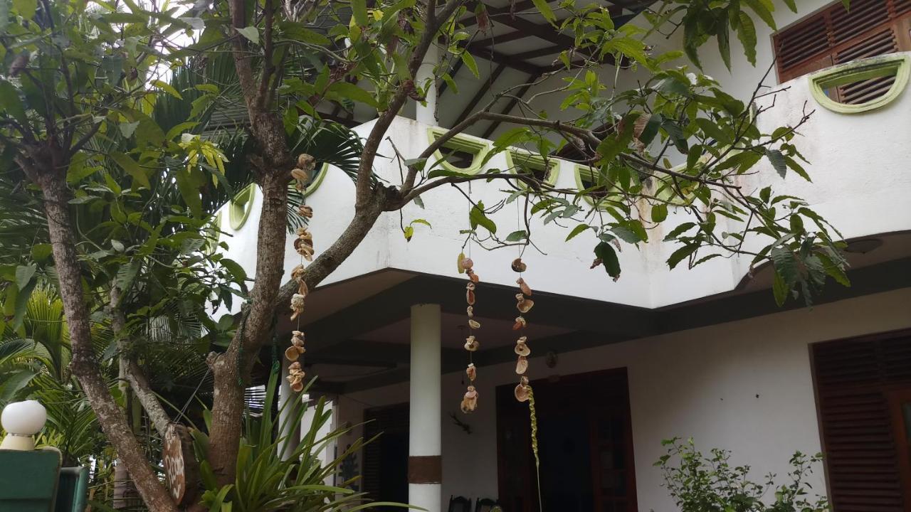 Julie Guest House Tangalle Exteriör bild