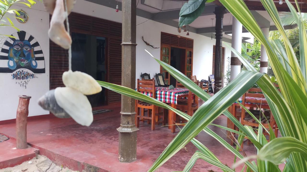 Julie Guest House Tangalle Exteriör bild