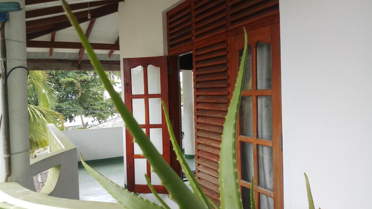 Julie Guest House Tangalle Exteriör bild