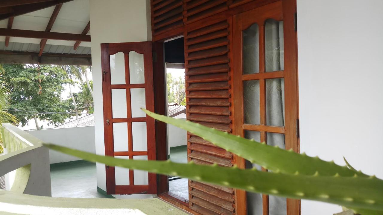Julie Guest House Tangalle Exteriör bild