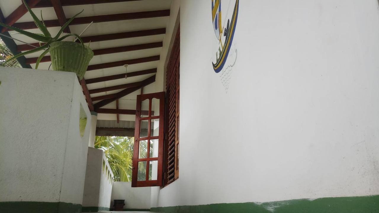Julie Guest House Tangalle Exteriör bild