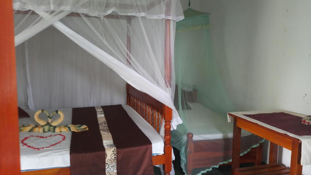 Julie Guest House Tangalle Exteriör bild